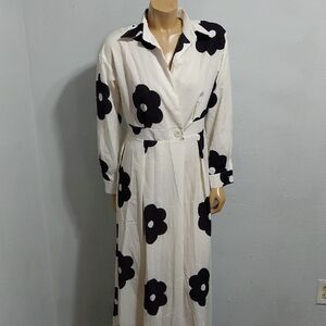 👗♻️ White Maxi Dress with Black Floral Pattern
